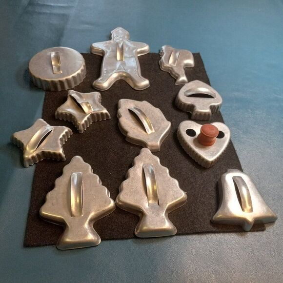 Vintage Metal Cookie Cutters 11 Cottagecore Grandmacore Baking - Picture 2 of 3